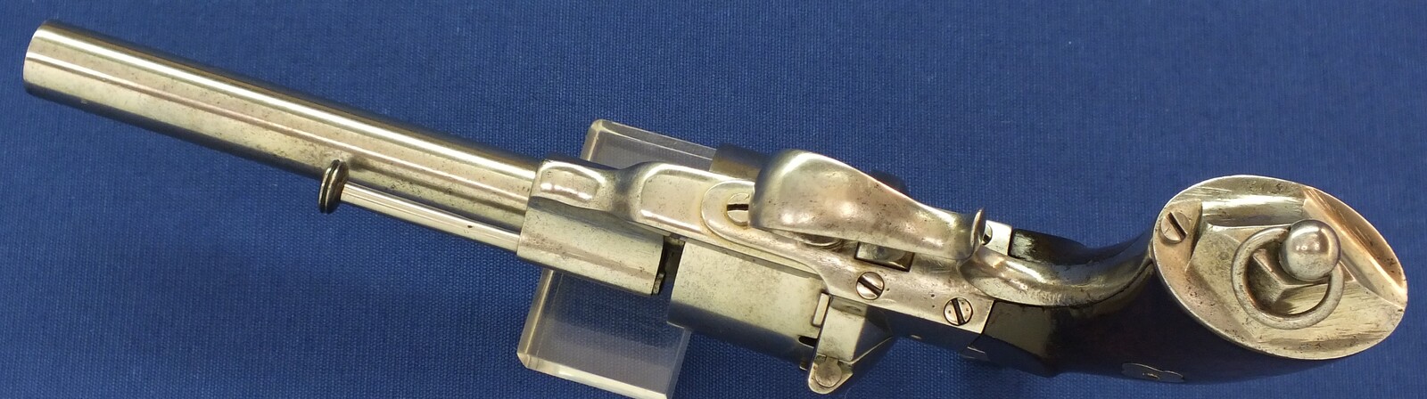 An antique French Military Lefaucheux Model 1854 6 shot 12mm Single Action Pinfire Revolver. Length 31,5cm. In very good condition. Price 1.750 euro.