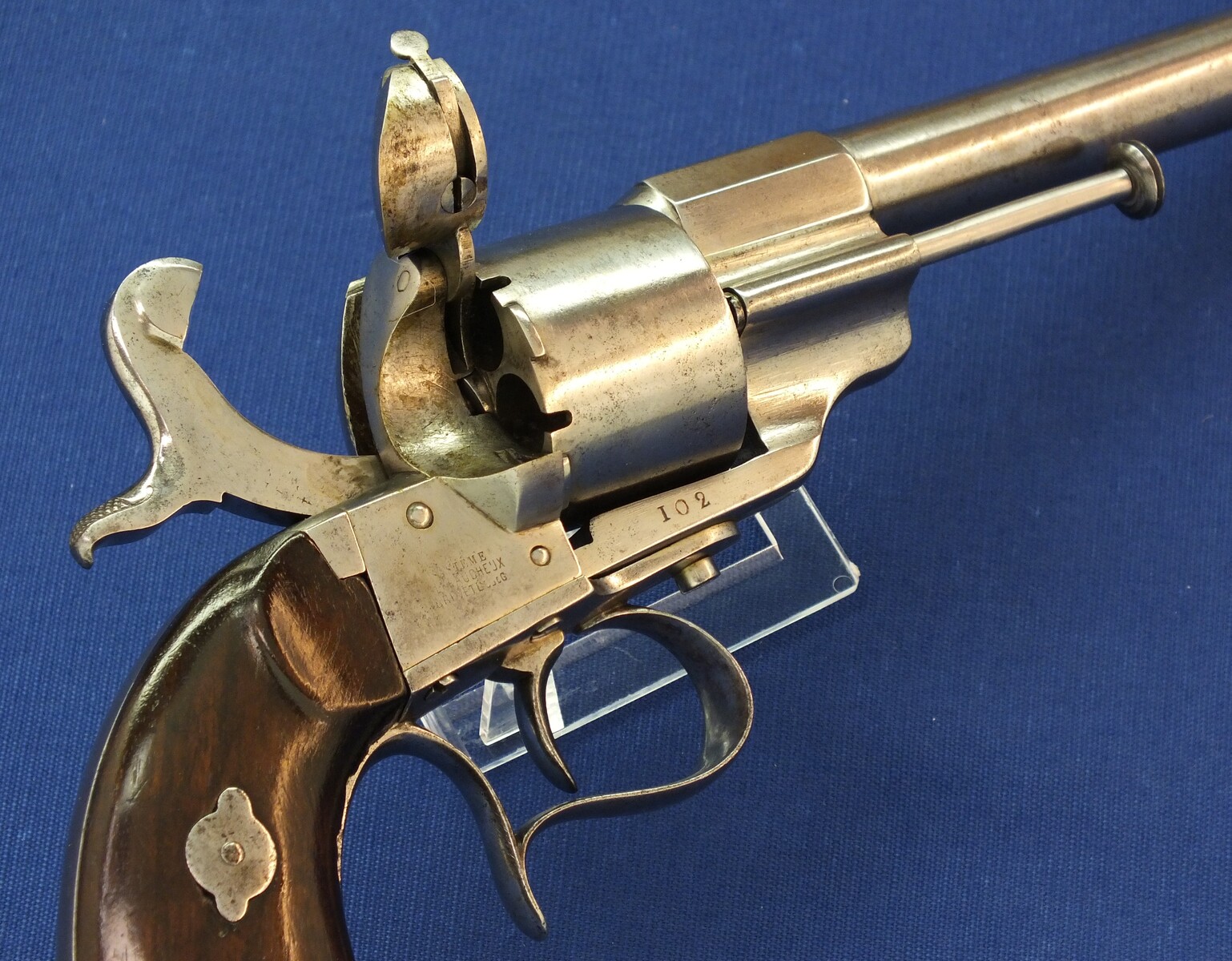 An antique French Military Lefaucheux Model 1854 6 shot 12mm Single Action Pinfire Revolver. Length 31,5cm. In very good condition. Price 1.750 euro.