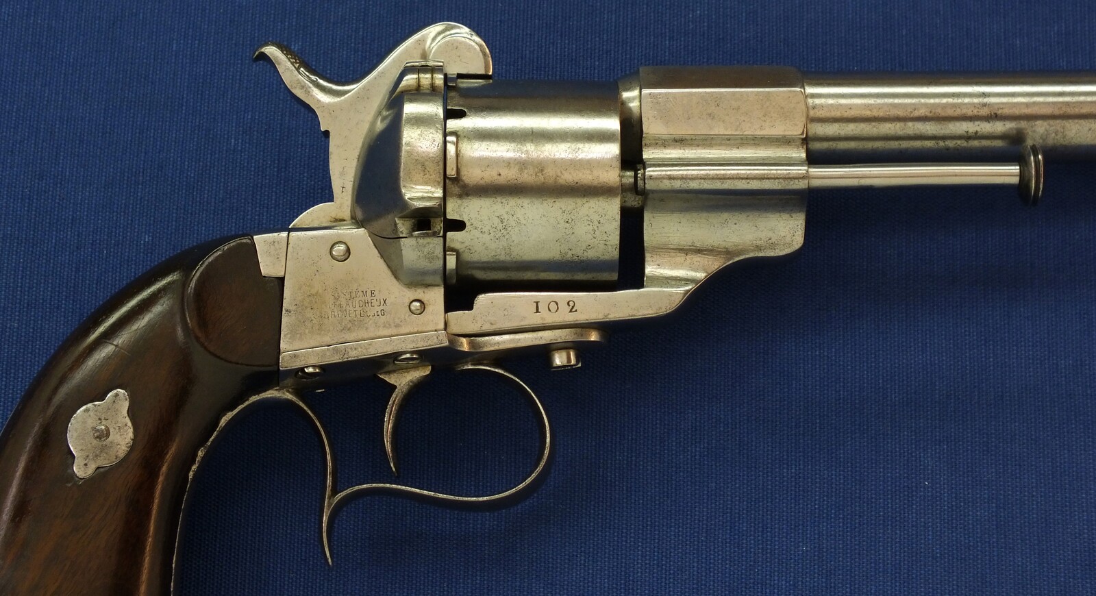 An antique French Military Lefaucheux Model 1854 6 shot 12mm Single Action Pinfire Revolver. Length 31,5cm. In very good condition. Price 1.750 euro.