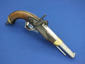 An antique French Military model 1822 T-Bis percussion pistol. Caliber 18mm, length 36cm. In very good condition. Price 950 euro