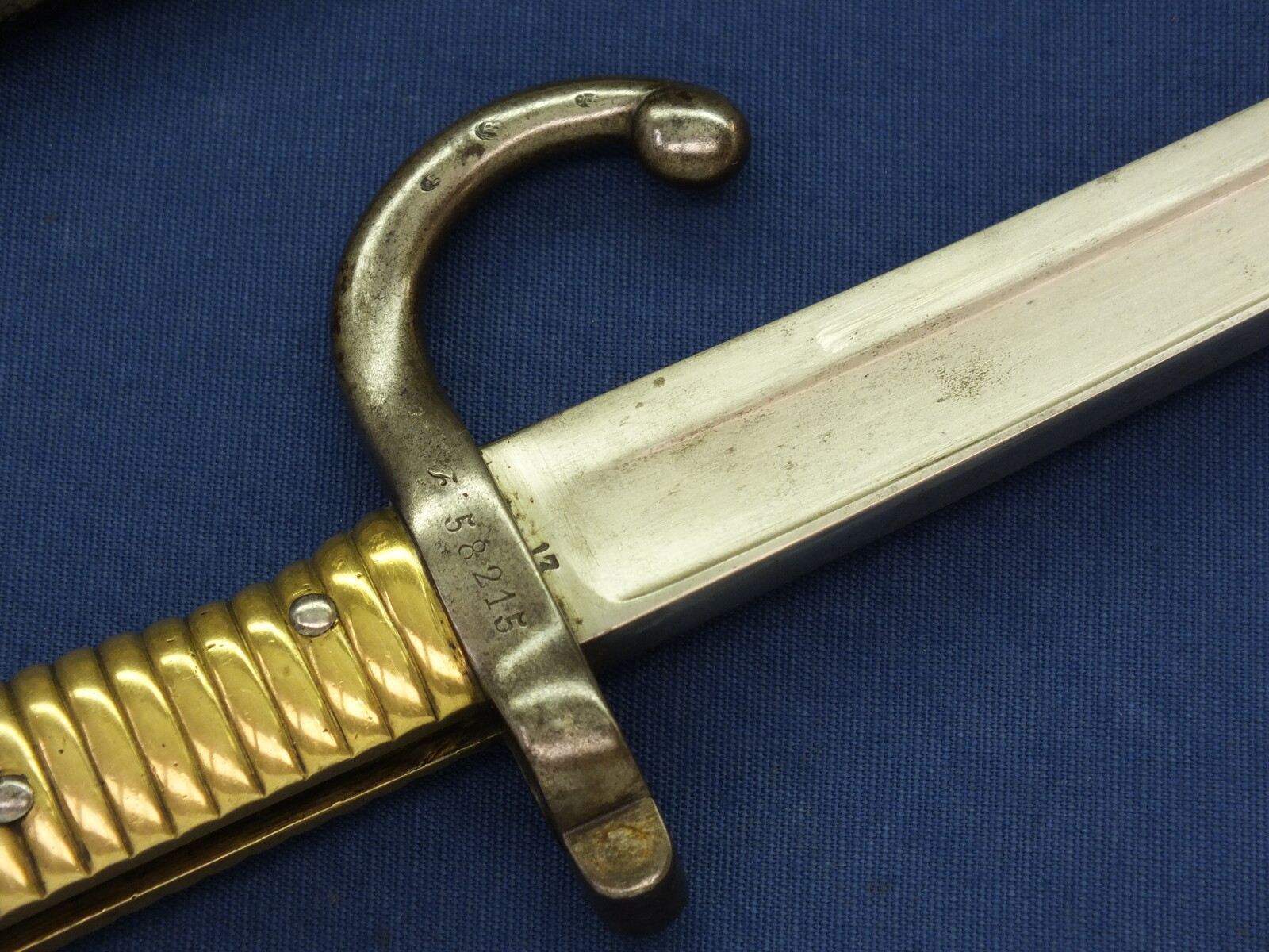 An antique French Model 1866 Chassepot Bayonet. St. Etienne March 18.., SN 58215 with matching numbered scabbard. Length 71cm. In very good condition. Price 275 euro