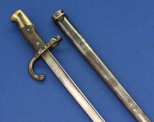 An antique French Model 1874 Gras Bayonet by L. Deny Paris 1881. SN92698, scabbard 40248. Length 66cm. In very good condition. Price 195 euro