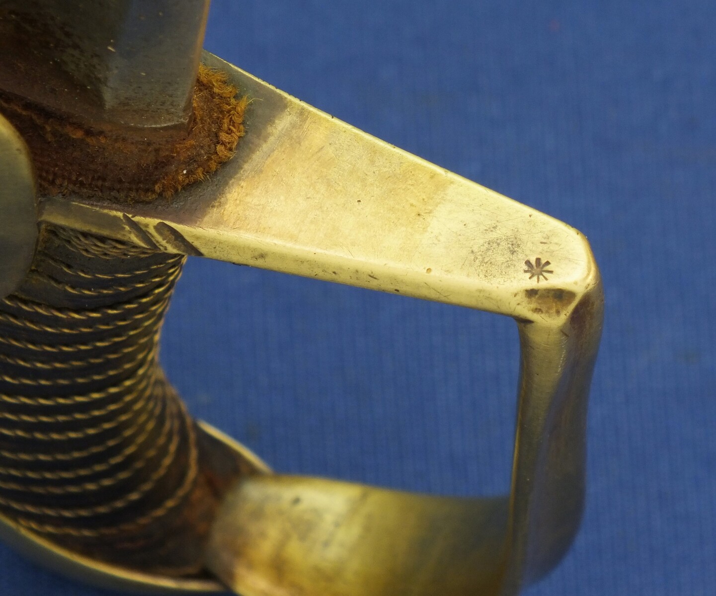 An antique French Napoleonic 1st Empire Hussard imperial Guard Sword. Length 98cm. In good condition. 