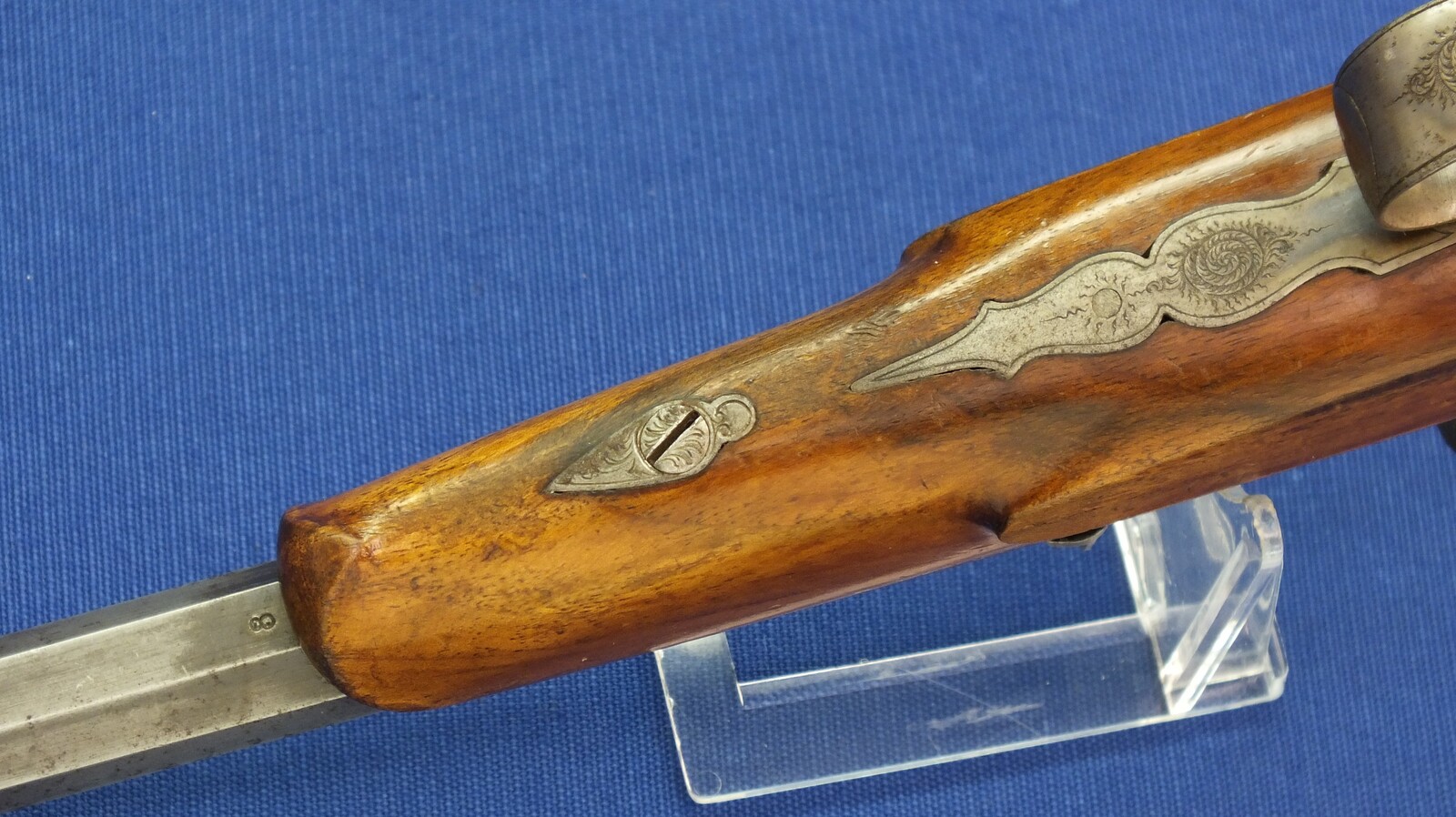 An antique German 4,5mm Target/Saloon percussion Pistol with set-trigger signed: KGL. BAYR. HOFGEWEHRFABRIK V.C. STIEGELE JUN. MÜNCHEN. 8,5 inch octagon barrel. Length 37cm. In very good condition. Price 850 euro.