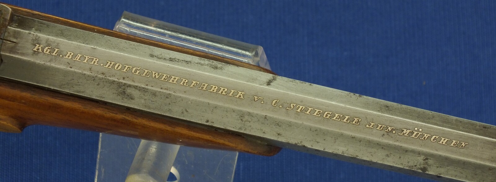 An antique German 4,5mm Target/Saloon percussion Pistol with set-trigger signed: KGL. BAYR. HOFGEWEHRFABRIK V.C. STIEGELE JUN. MÜNCHEN. 8,5 inch octagon barrel. Length 37cm. In very good condition. Price 850 euro.