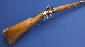 An antique German Flintlock sporting Gun circa 1690-1710 made by Hans (Johann) von der Steinweg in München. Caliber 17mm smooth. Length 145cm. In very good condition. Price 3.100 euro