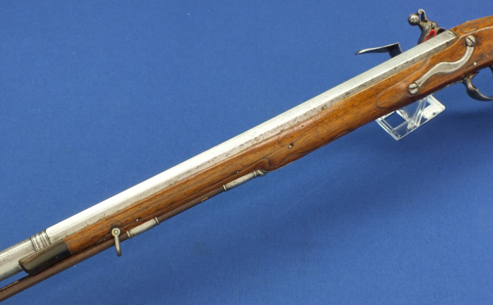 An antique German Flintlock sporting Gun circa 1690-1710 made by Hans (Johann) von der Steinweg in München. Caliber 17mm smooth. Length 145cm. In very good condition. Price 3.100 euro