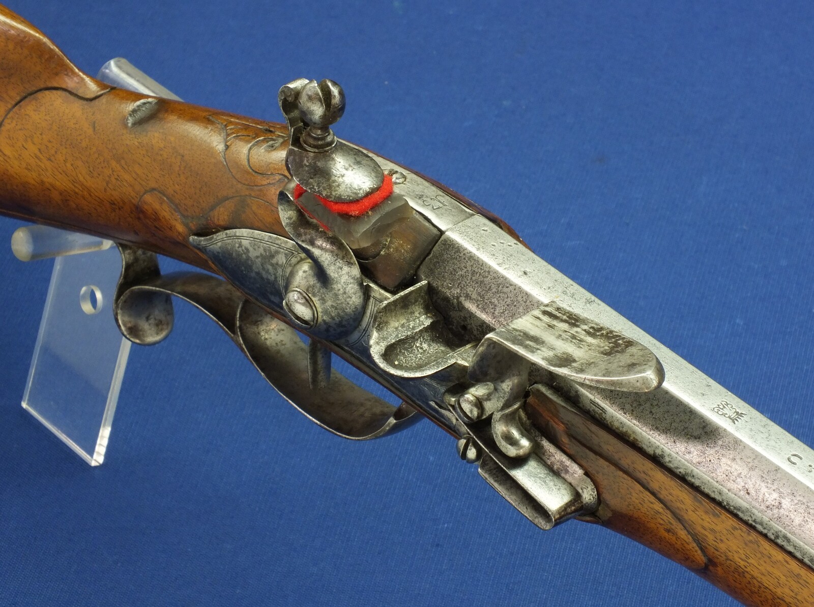 An antique German Flintlock sporting Gun circa 1690-1710 made by Hans (Johann) von der Steinweg in München. Caliber 17mm smooth. Length 145cm. In very good condition. Price 3.100 euro