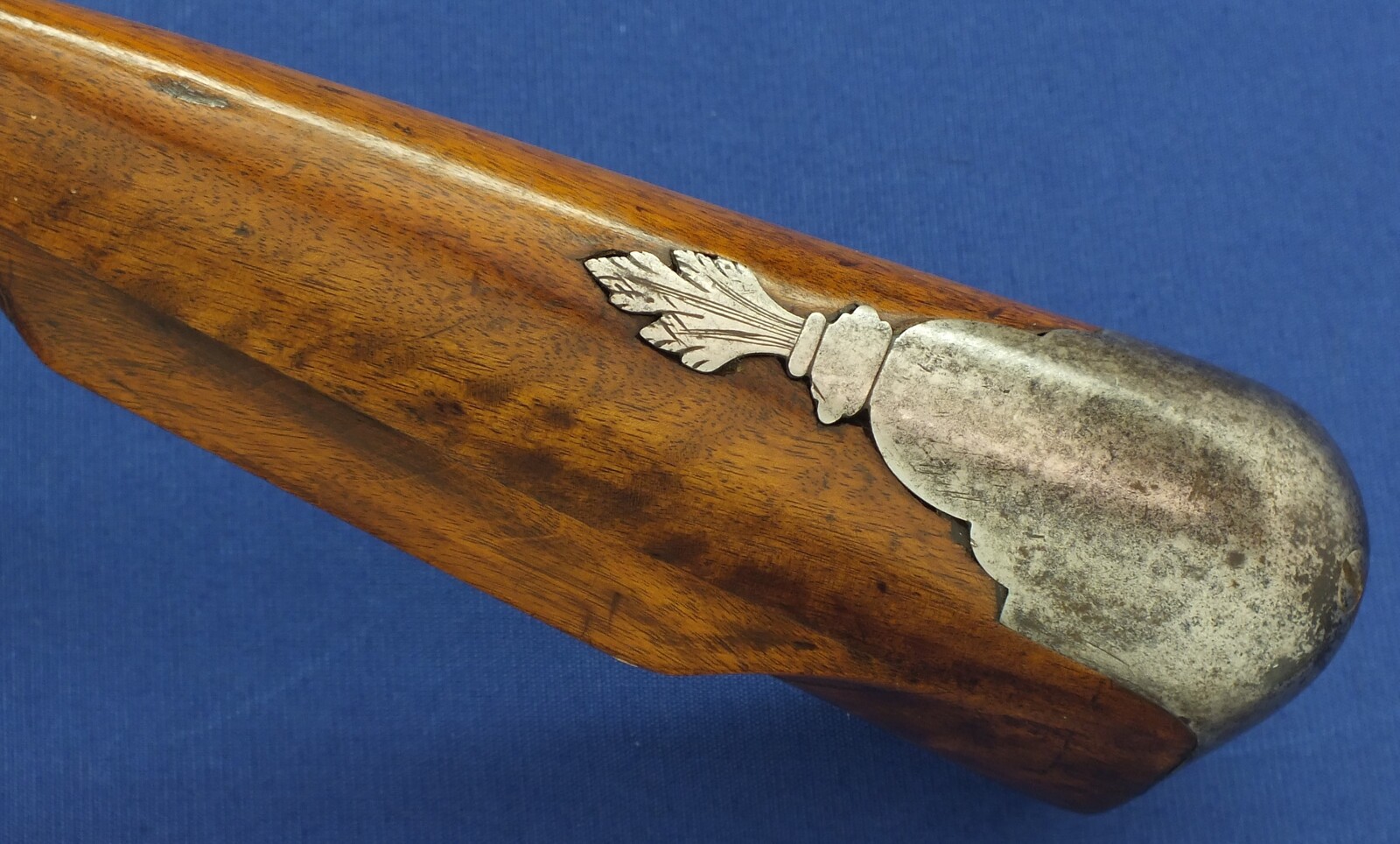 An antique German Flintlock sporting Gun circa 1690-1710 made by Hans (Johann) von der Steinweg in München. Caliber 17mm smooth. Length 145cm. In very good condition. Price 3.100 euro