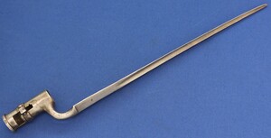 An antique India made Bayonet for Indian Brown Bess Musket with locking ring. Length 49,5cm, socket lenght 78mm. In very good condition. 