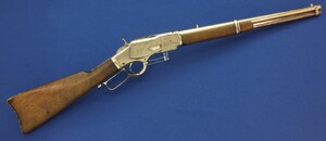 An antique Nickel Plated American Winchester Model 1873 Saddle Ring Carbine. Caliber 44 W.C.F/44-40. 20 inch barrel with clear address. Length 99cm. In very good condition. Price 3.350 euro.