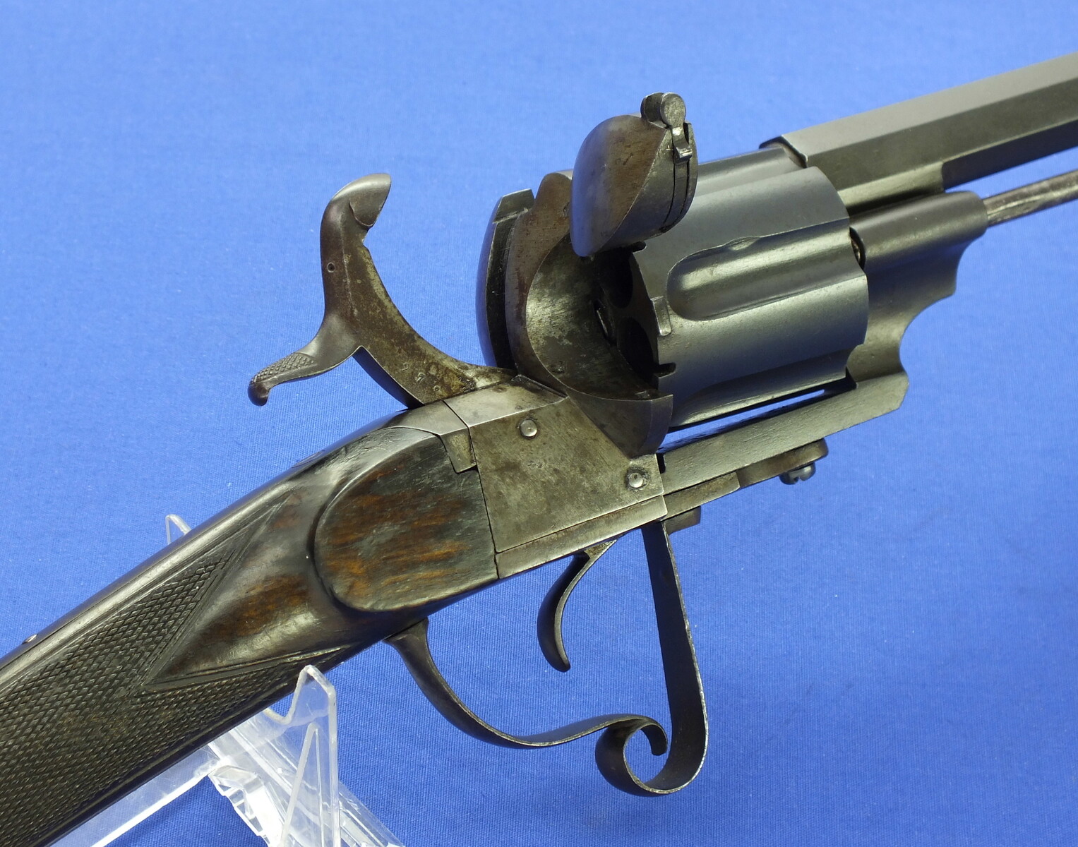 An Antique Spanish large caliber pinfire smoothbore revolving rifle. Signed: FA. DE CHRISTOVAL EGHANIZ EIBAR.Lenght 105 cm 15 mm caliber. In very good condition. Price 2.150,- euro