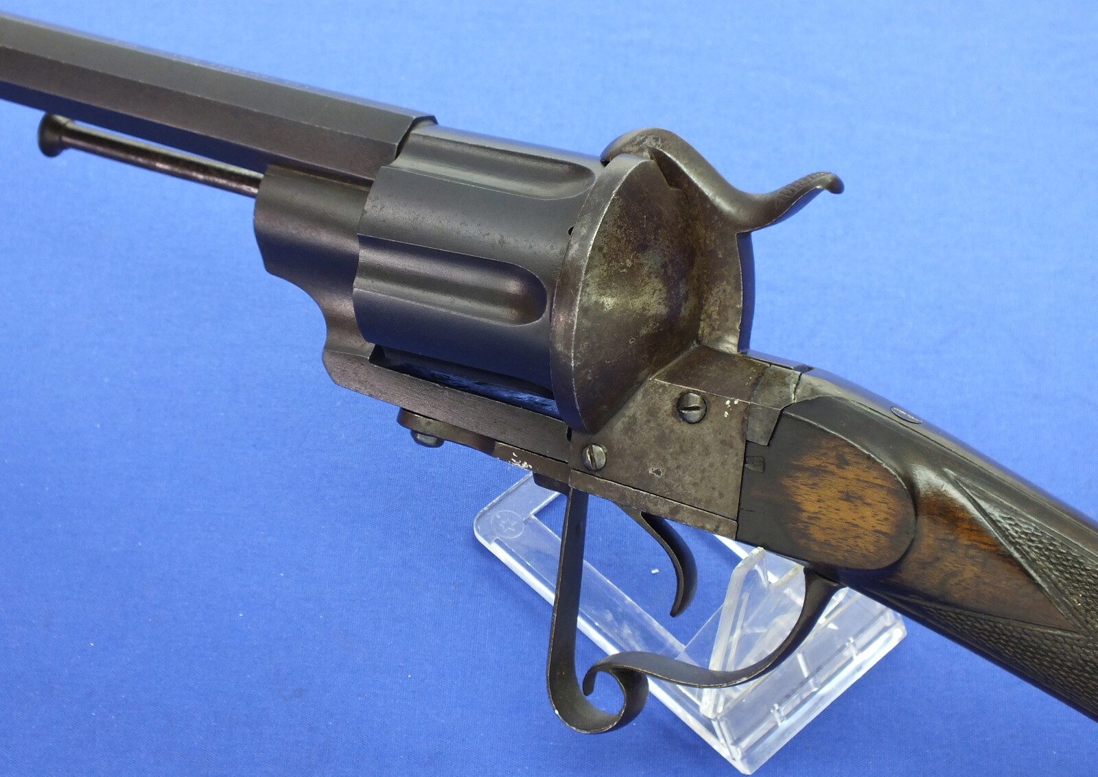 An Antique Spanish large caliber pinfire smoothbore revolving rifle. Signed: FA. DE CHRISTOVAL EGHANIZ EIBAR.Lenght 105 cm 15 mm caliber. In very good condition. Price 2.150,- euro