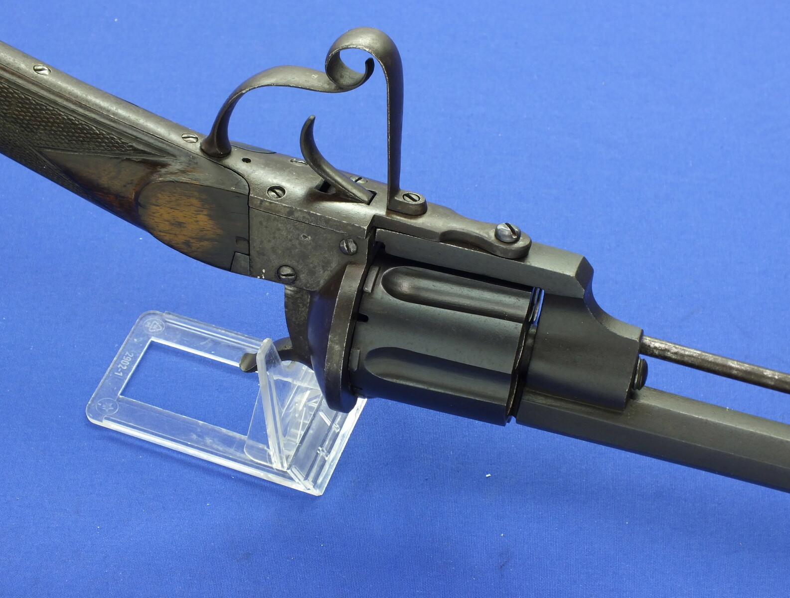 An Antique Spanish large caliber pinfire smoothbore revolving rifle. Signed: FA. DE CHRISTOVAL EGHANIZ EIBAR.Lenght 105 cm 15 mm caliber. In very good condition. Price 2.150,- euro