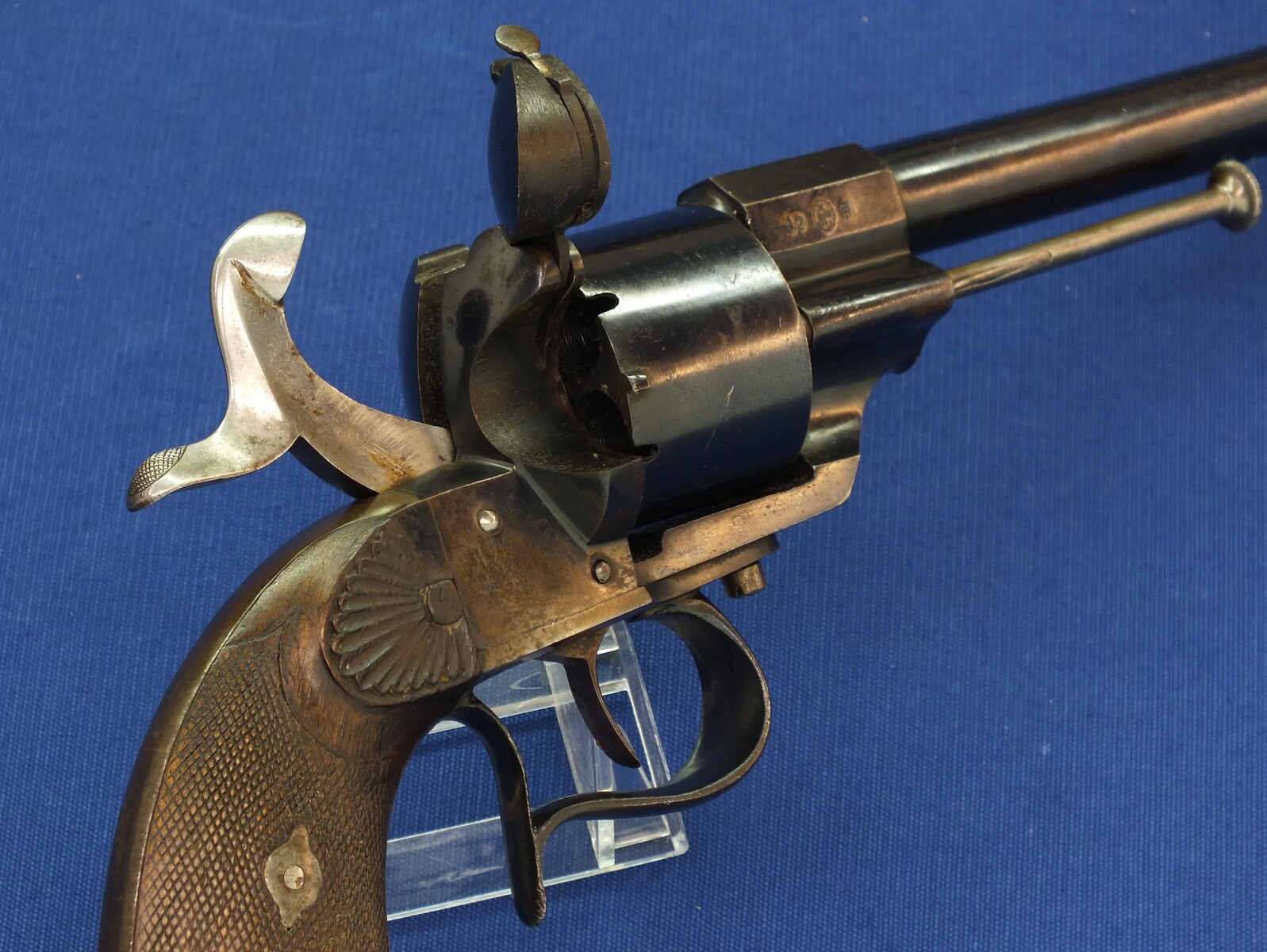 An antique Spanish Lefaucheux type model 1854 Single Action 6 shot 12mm Pinfire Revolver by: ARIZNABARRETA EIBAR. Length 32cm. In near mint condition. Price 995 euro.