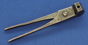 An antique Swiss Bullet Mold for Stutzer. Marked 7. Caliber 10,5mm. Length 19,5cm. In very good condition. Price 175 euro.