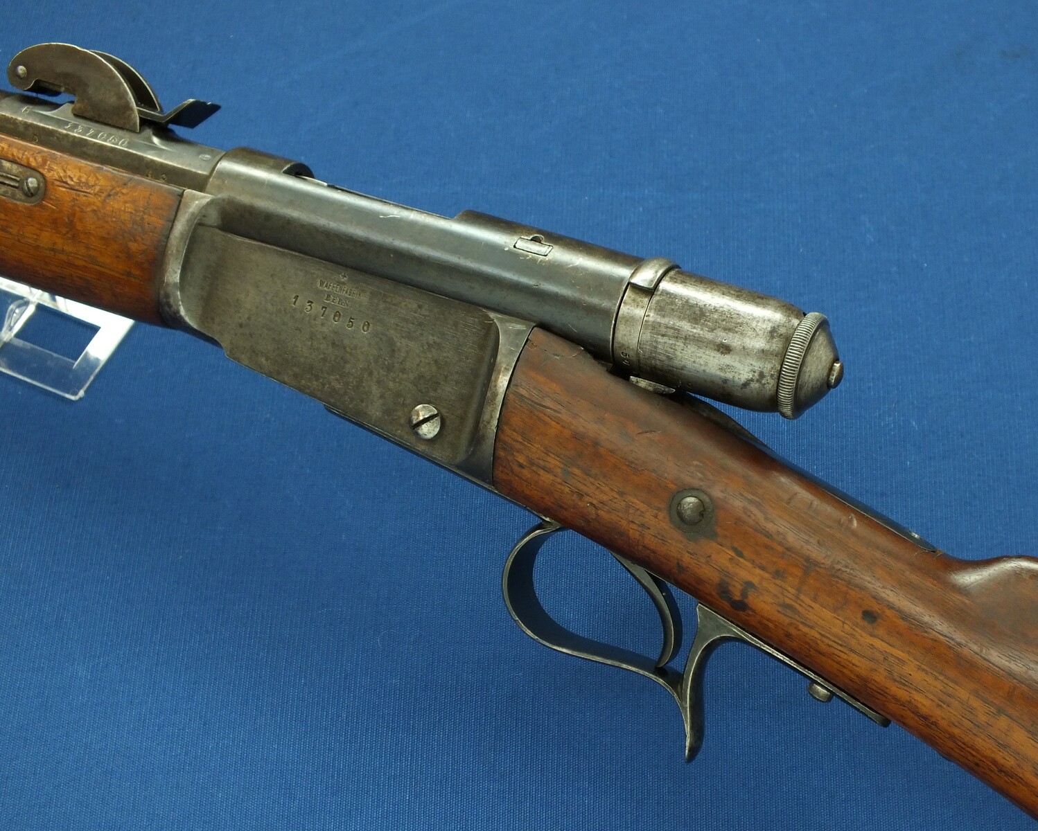 An antique Swiss early type/transitional Model 1878 Vetterli Rilfe. Caliber 10,4x38/Swiss 41 Rimfire. Length 133cm. In very good condition. Price 950 euro