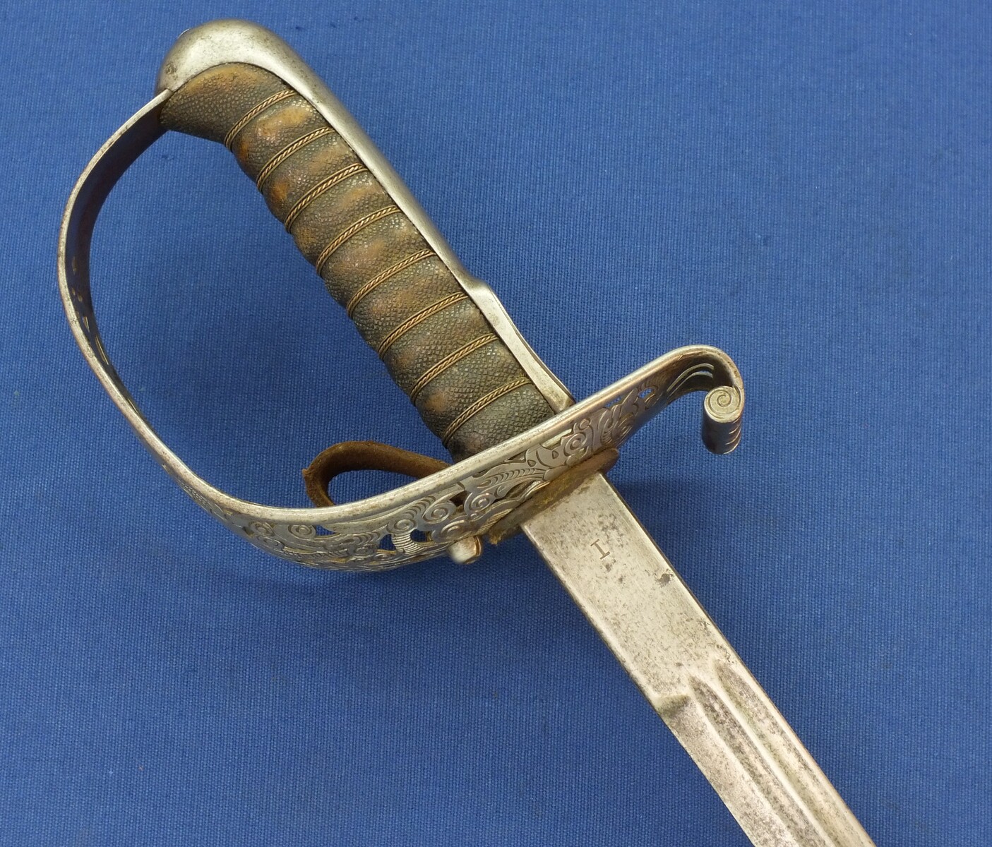 An antique Swiss M1899 infantry officers Sword by Waffenfabrik Neuhausen dated 1908. Length 90cm. In very good condition. 