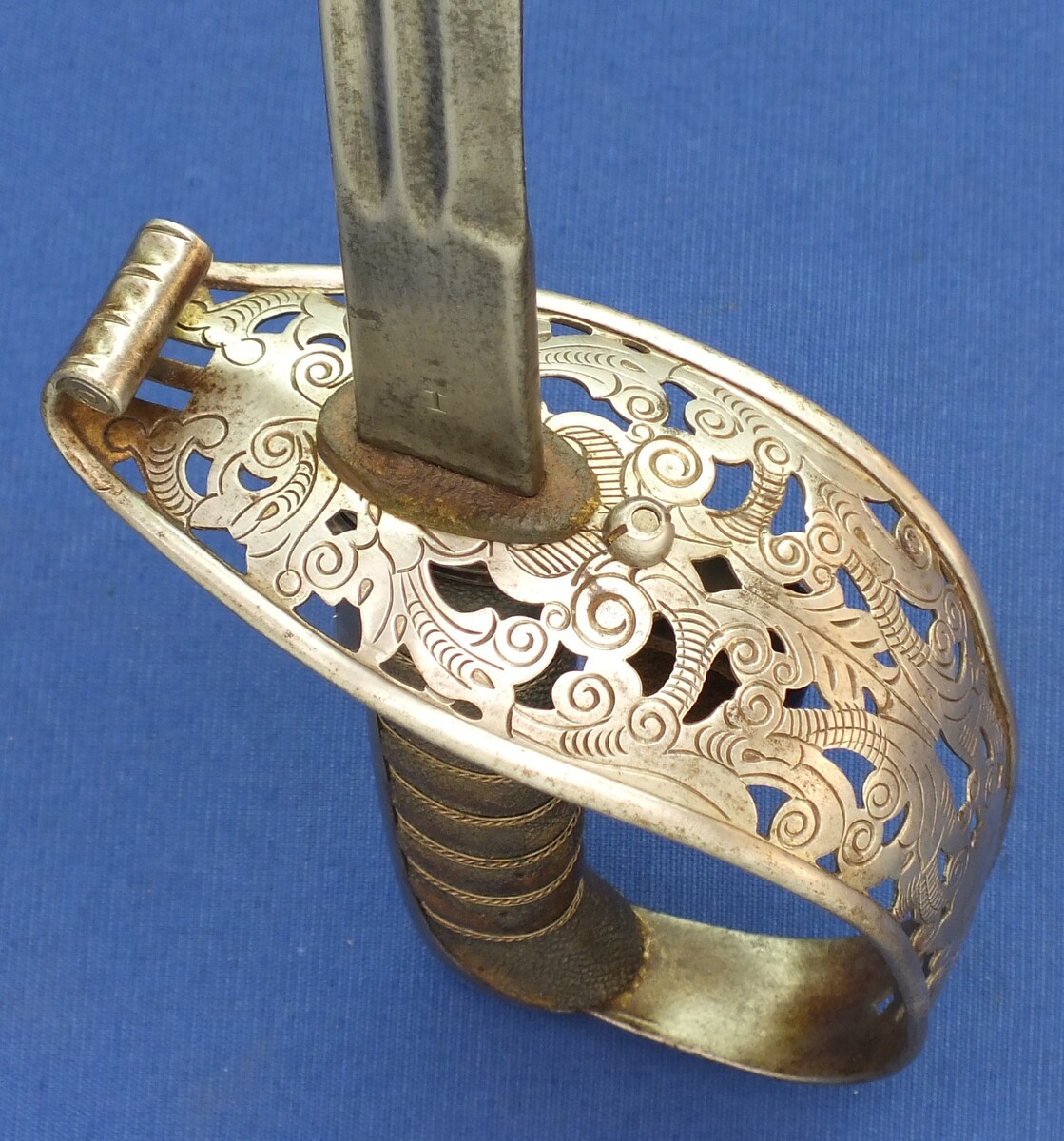 An antique Swiss M1899 infantry officers Sword by Waffenfabrik Neuhausen dated 1908. Length 90cm. In very good condition. 