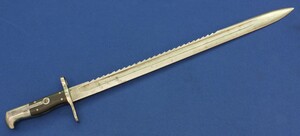 An antique Swiss Model 1881 Sawback bandsman/musician's variant bayonet. S.I.G. Neuhausen. Length 59,5cm. In very good condition. Price 125 euro.