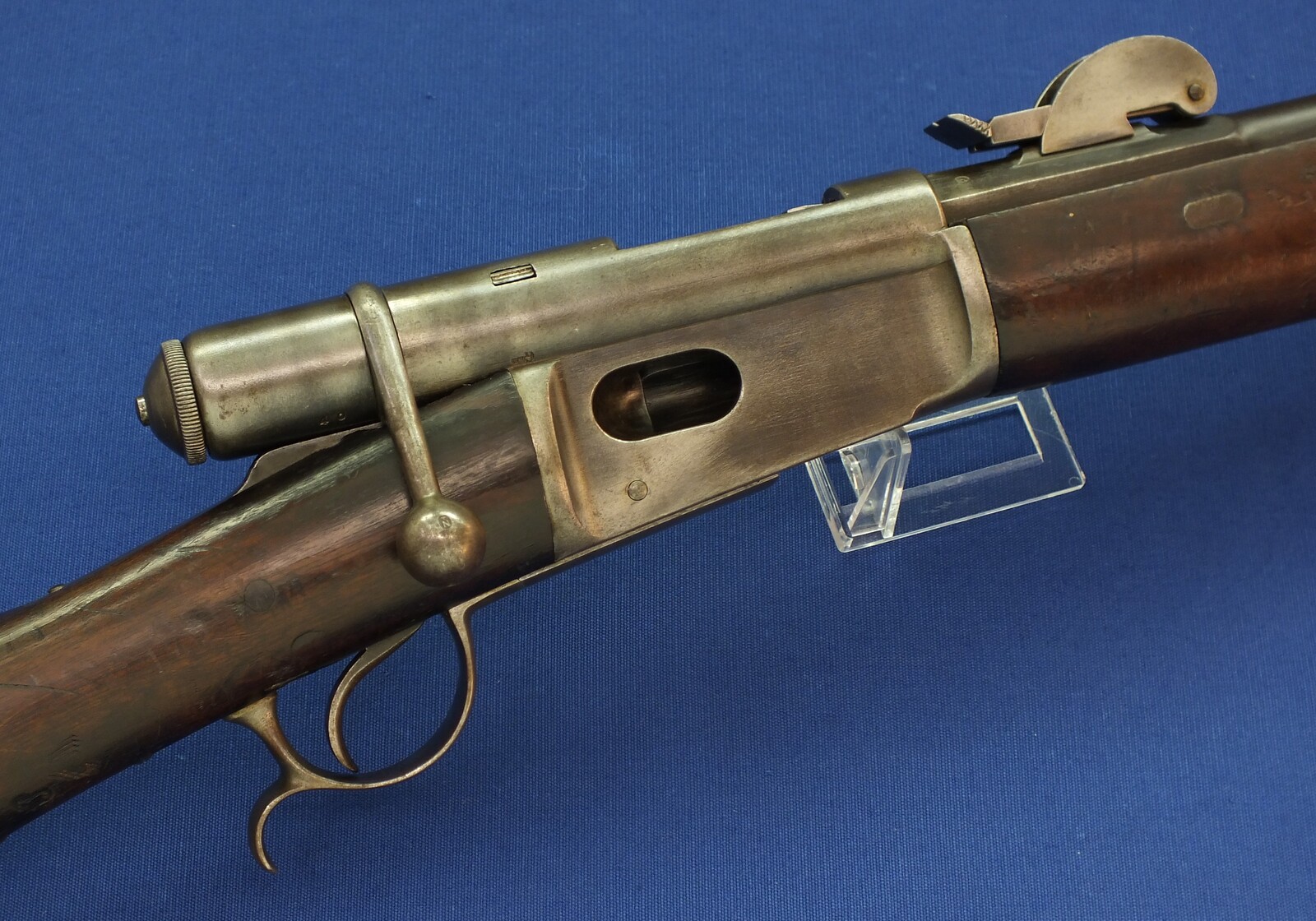 An antique Swiss Vetterli Model 1881 infantry Rifle. Caliber 10,4 x 38 Rimfire. Length 132cm. In very good condition. Price 850 euro.
