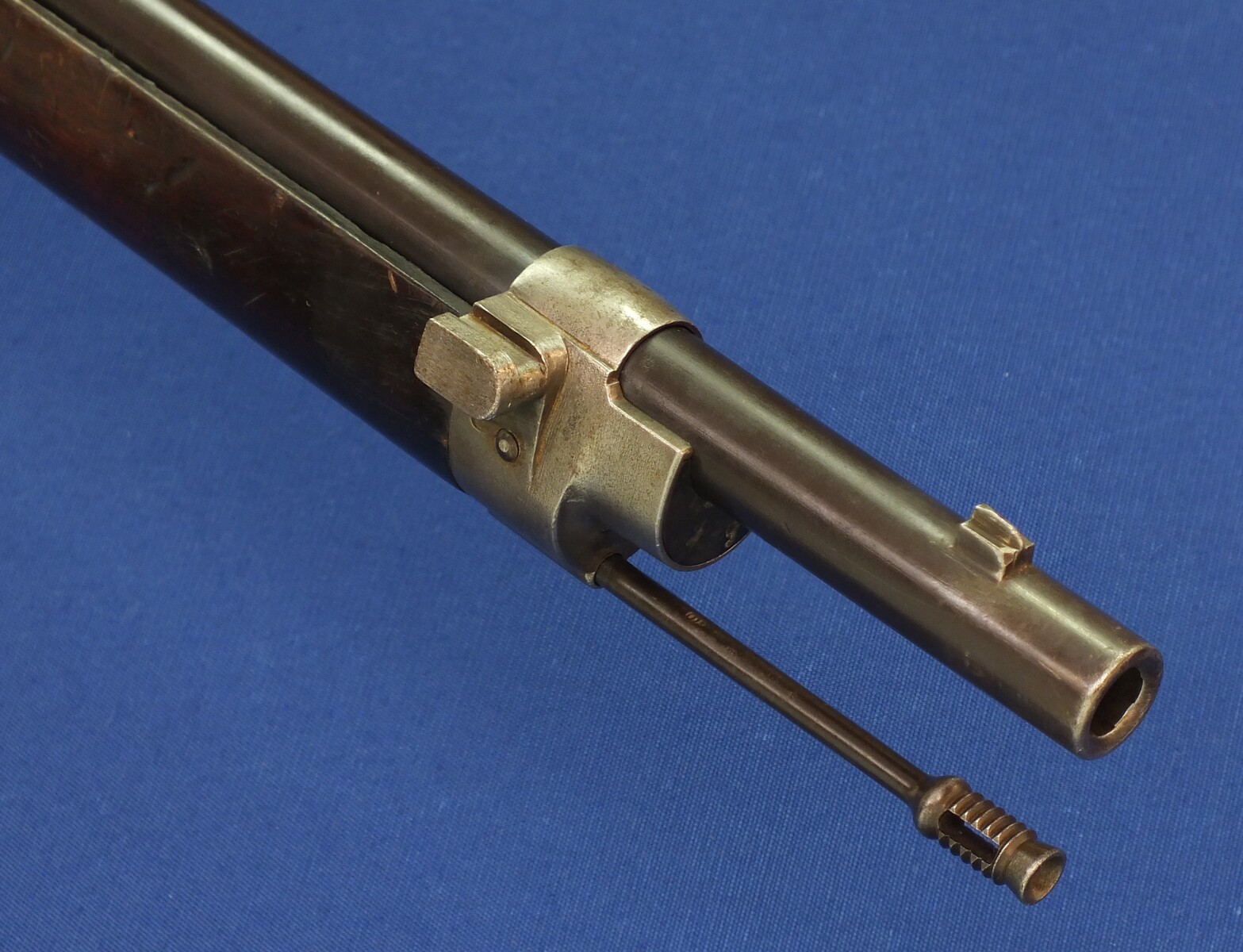 An antique Swiss Vetterli Model 1881 infantry Rifle. Caliber 10,4 x 38 Rimfire. Length 132cm. In very good condition. Price 850 euro.