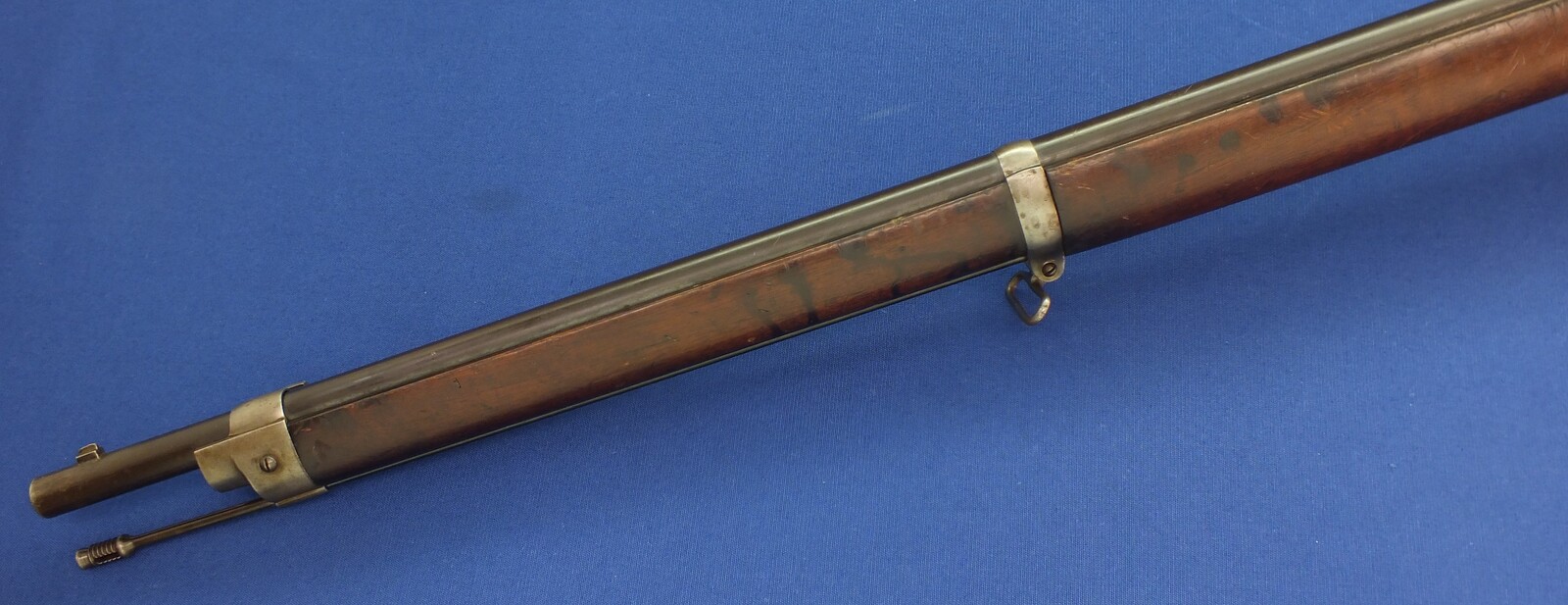 An antique Swiss Vetterli Model 1881 infantry Rifle. Caliber 10,4 x 38 Rimfire. Length 132cm. In very good condition. Price 850 euro.