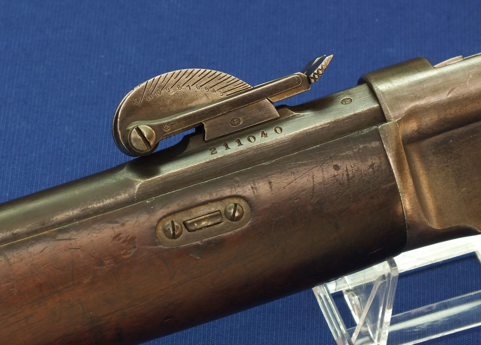 An antique Swiss Vetterli Model 1881 infantry Rifle. Caliber 10,4 x 38 Rimfire. Length 132cm. In very good condition. Price 850 euro.