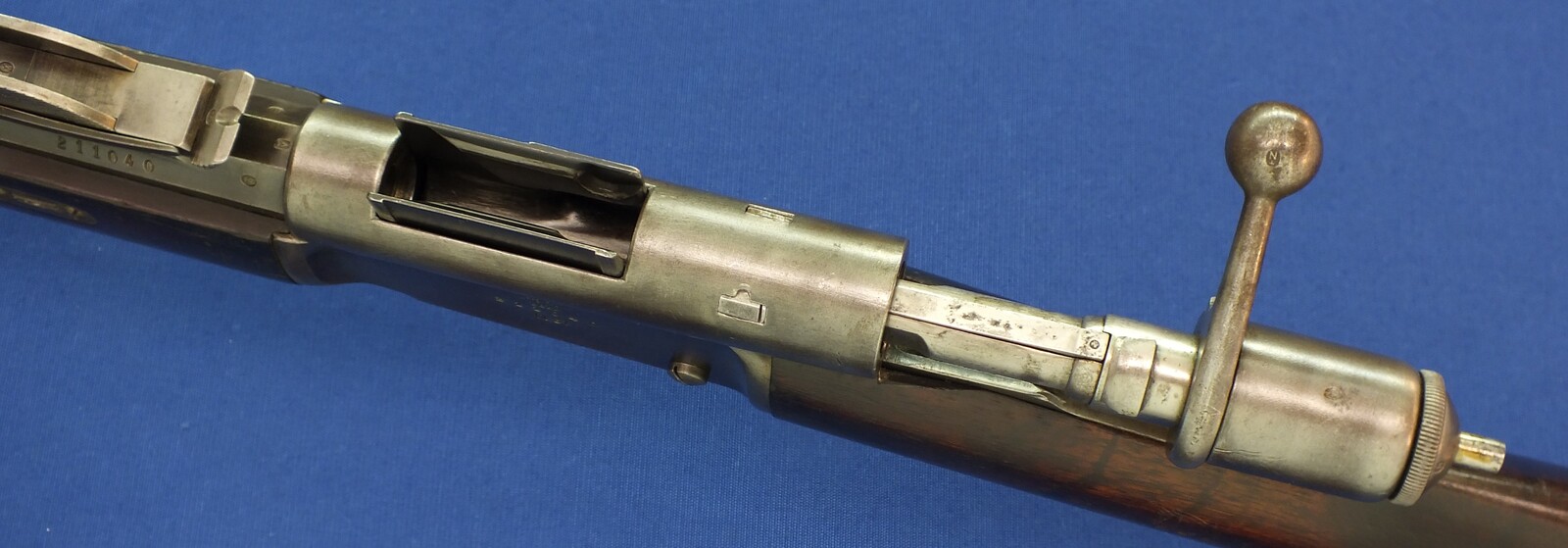 An antique Swiss Vetterli Model 1881 infantry Rifle. Caliber 10,4 x 38 Rimfire. Length 132cm. In very good condition. Price 850 euro.