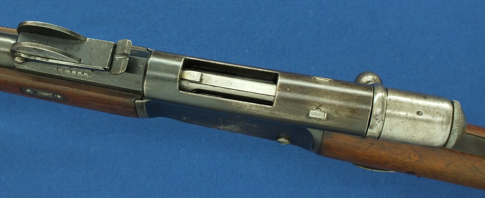 An antique Swiss Vetterli Rifle Model 1871/81. Caliber 10,4x38/Swiss .41. Length 132cm. In very good condition. Price 1.150 euro.
