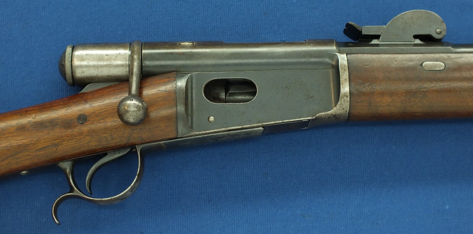 An antique Swiss Vetterli Rifle Model 1871/81. Caliber 10,4x38/Swiss .41. Length 132cm. In very good condition. Price 1.150 euro.