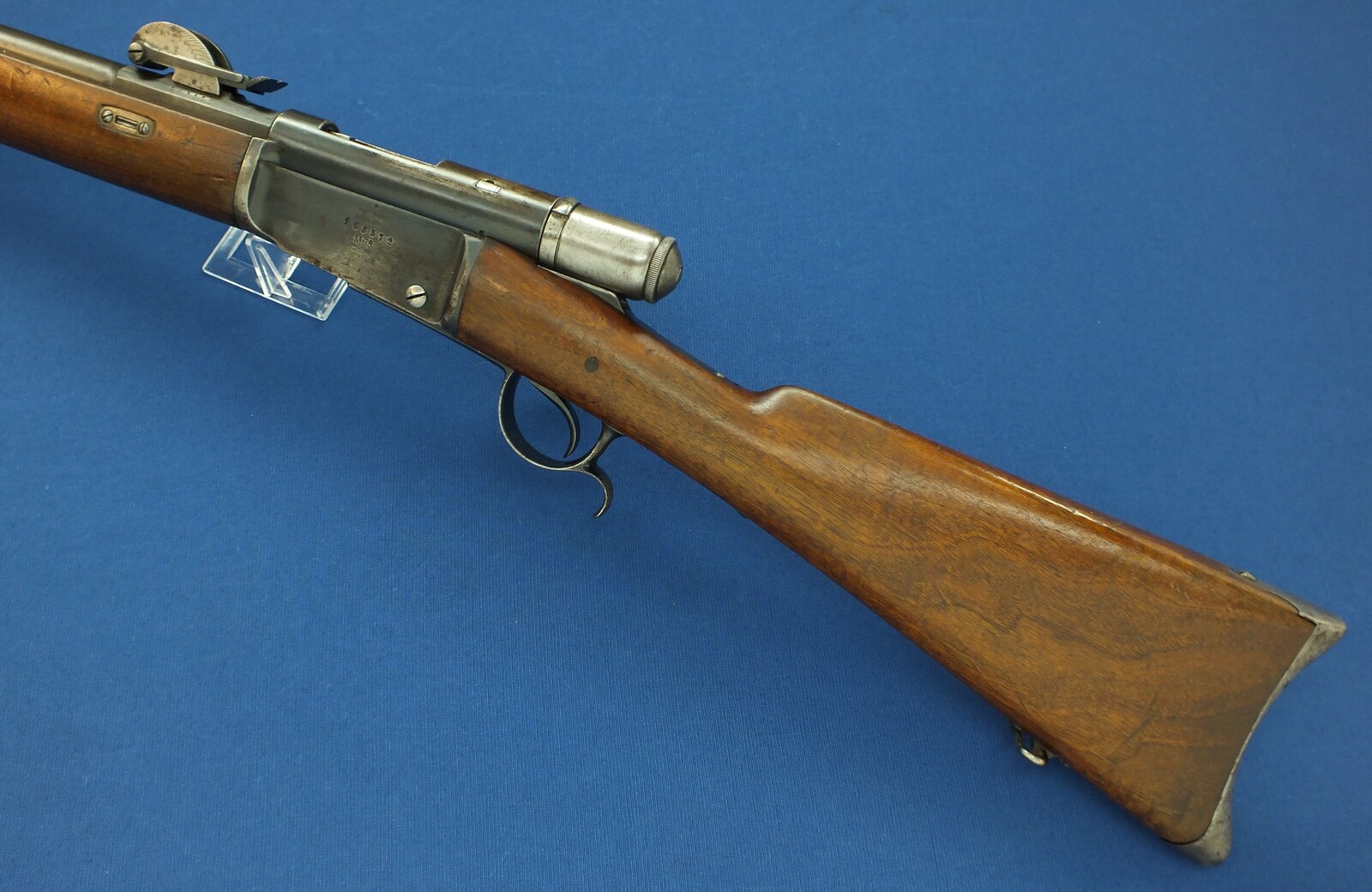 An antique Swiss Vetterli Rifle Model 1871/81. Caliber 10,4x38/Swiss .41 Rimfire. Length 132cm. In very good condition. Price 1.150 euro.