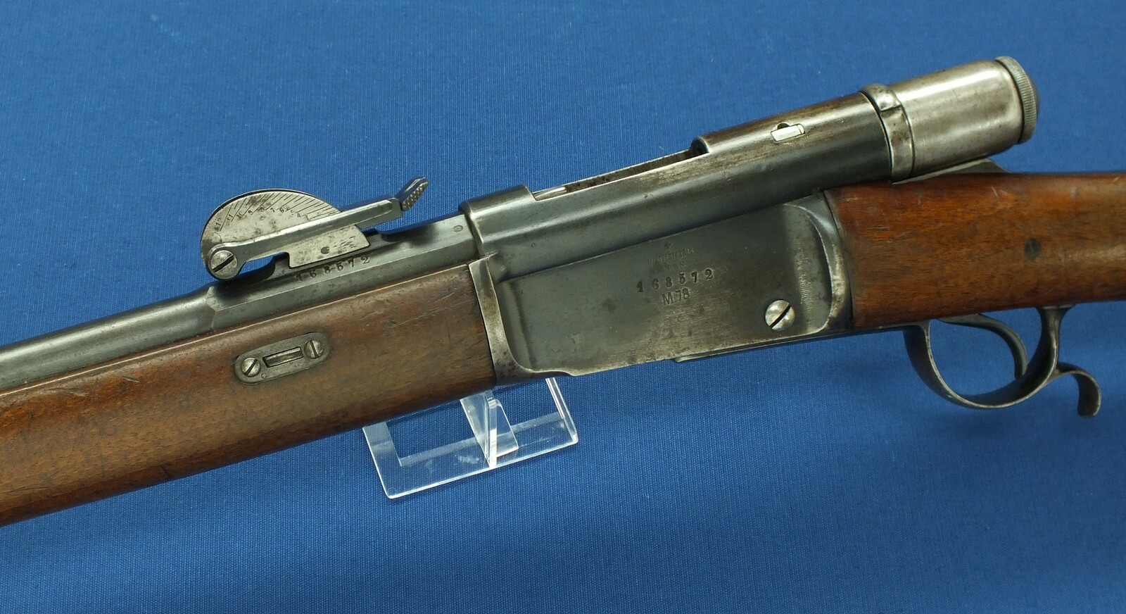 An antique Swiss Vetterli Rifle Model 1871/81. Caliber 10,4x38/Swiss .41 Rimfire. Length 132cm. In very good condition. Price 1.150 euro.