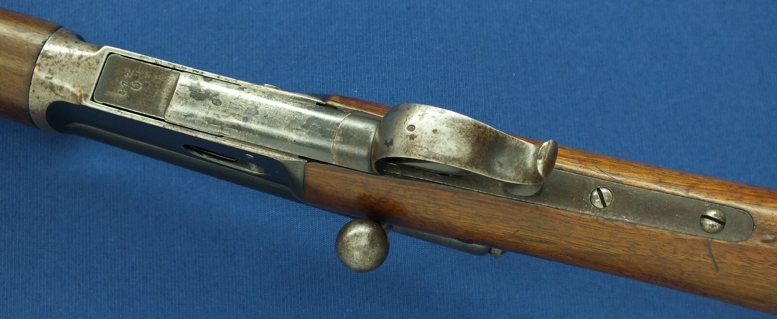 An antique Swiss Vetterli Rifle Model 1871/81. Caliber 10,4x38/Swiss .41 Rimfire. Length 132cm. In very good condition. Price 1.150 euro.
