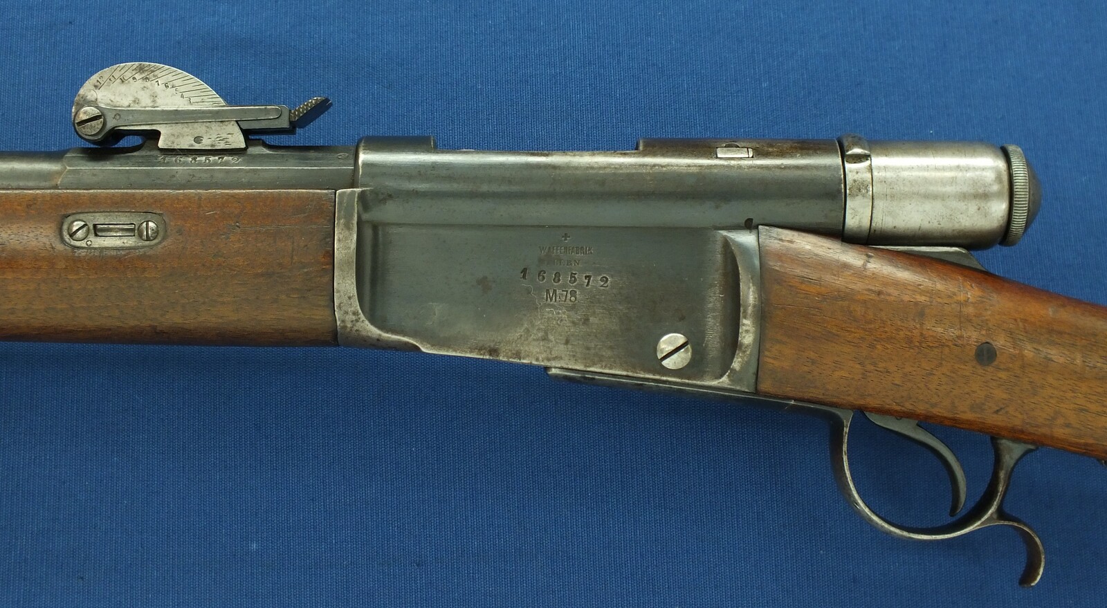 An antique Swiss Vetterli Rifle Model 1871/81. Caliber 10,4x38/Swiss .41 Rimfire. Length 132cm. In very good condition. Price 1.150 euro.