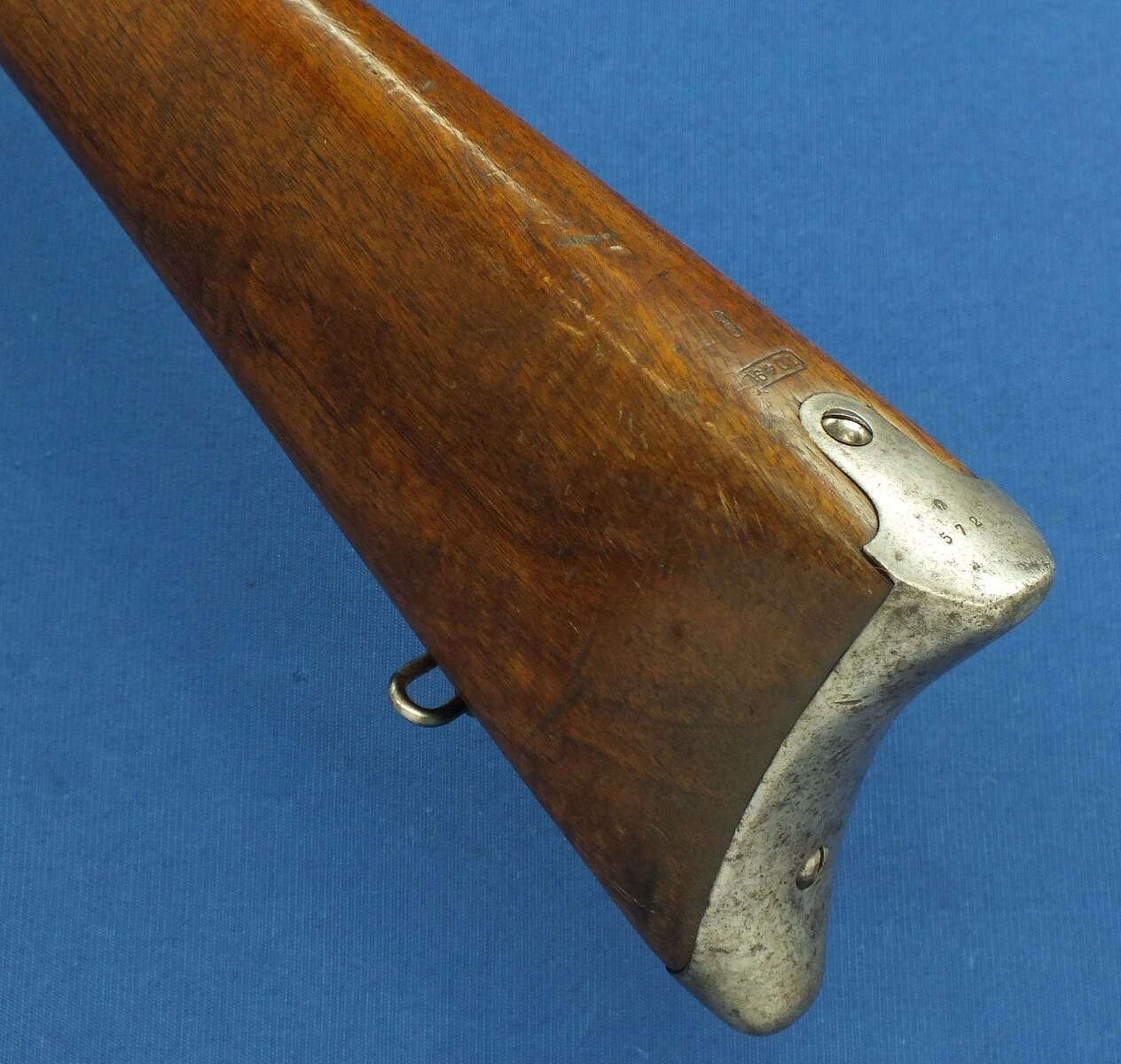 An antique Swiss Vetterli Rifle Model 1871/81. Caliber 10,4x38/Swiss .41 Rimfire. Length 132cm. In very good condition. Price 1.150 euro.