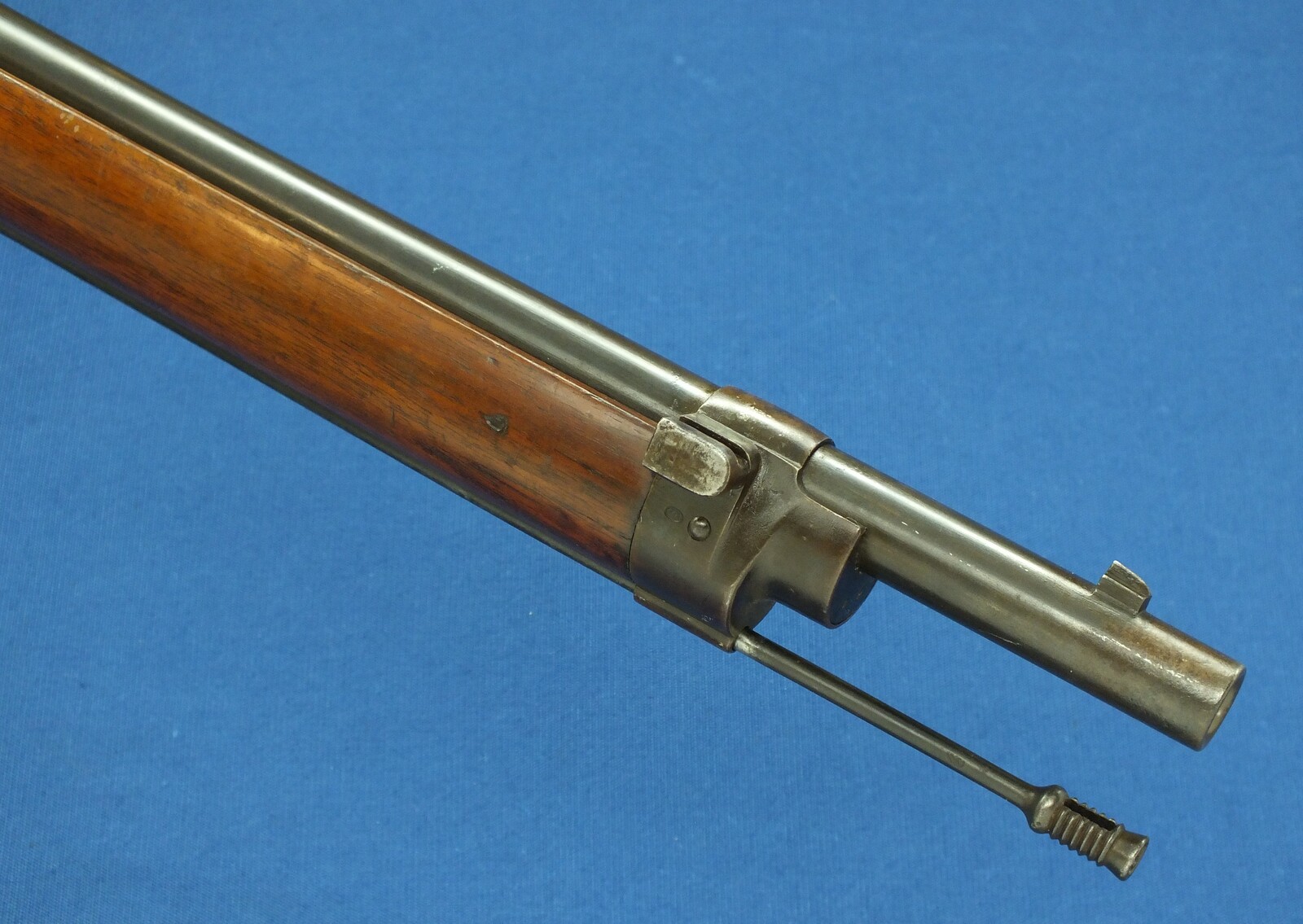 An antique Swiss Vetterli Rifle Model 1881. Caliber 10,4x38/Swiss .41. Length 132cm. In very good condition. Price 850 euro.