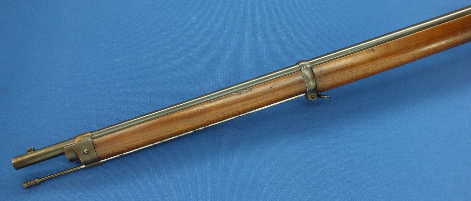 An antique Swiss Vetterli Rifle Model 1881. Caliber 10,4x38/Swiss .41. Length 132cm. In very good condition. Price 850 euro.