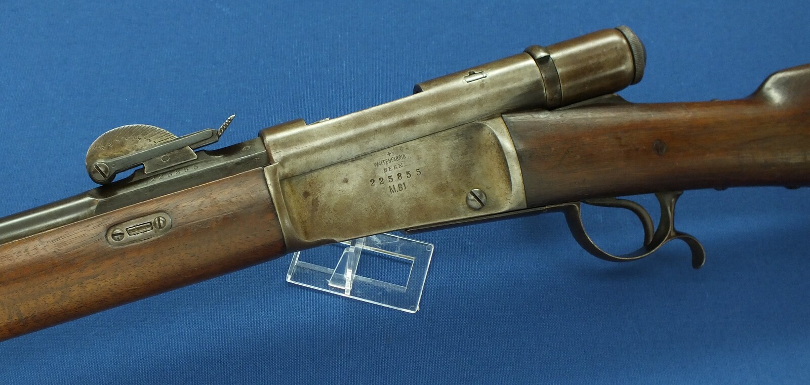 An antique Swiss Vetterli Rifle Model 1881. Caliber 10,4x38/Swiss .41. Length 132cm. In very good condition. Price 850 euro.