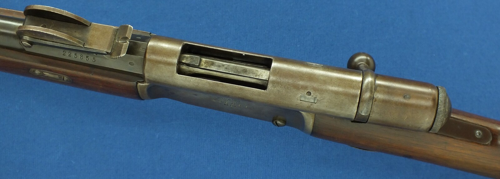 An antique Swiss Vetterli Rifle Model 1881. Caliber 10,4x38/Swiss .41. Length 132cm. In very good condition. Price 850 euro.