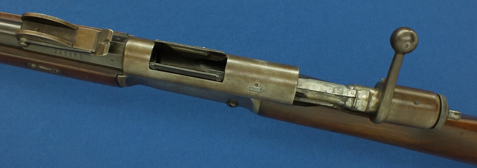 An antique Swiss Vetterli Rifle Model 1881. Caliber 10,4x38/Swiss .41. Length 132cm. In very good condition. Price 850 euro.