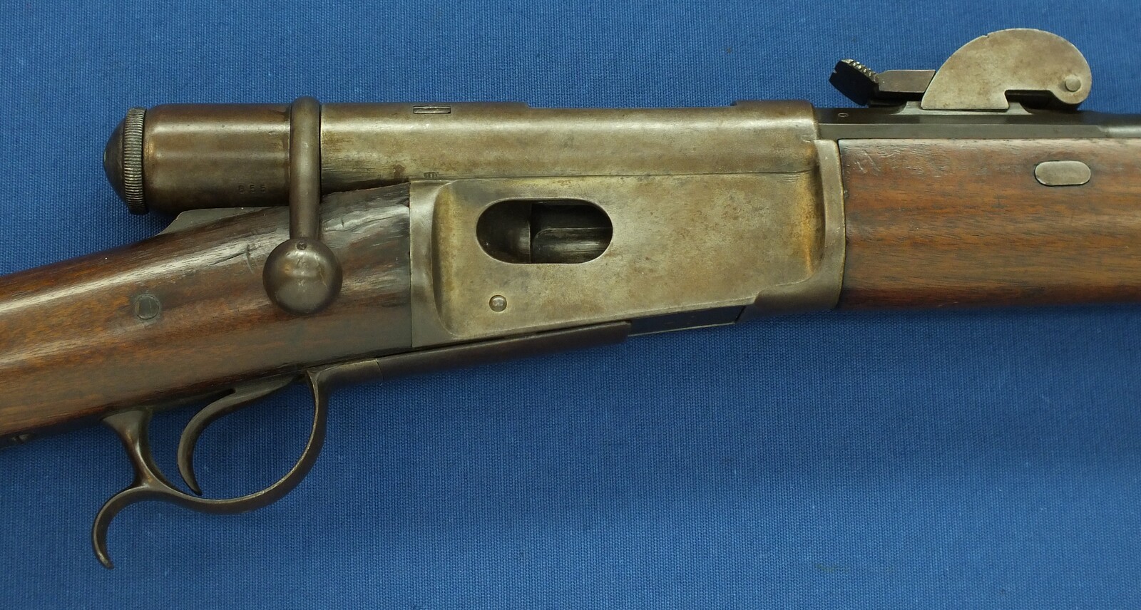 An antique Swiss Vetterli Rifle Model 1881. Caliber 10,4x38/Swiss .41. Length 132cm. In very good condition. Price 850 euro.