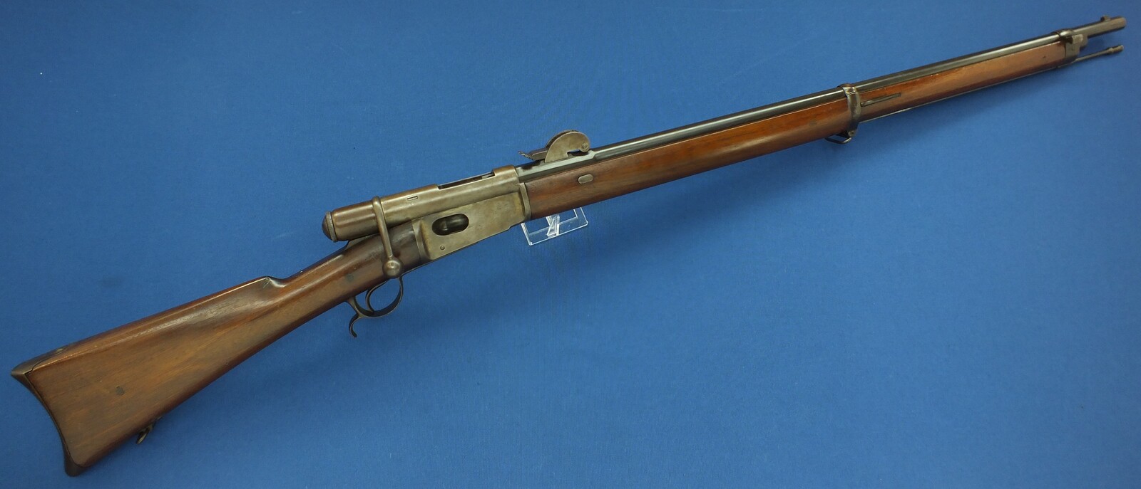An antique Swiss Vetterli Rifle Model 1881. Caliber 10,4x38/Swiss .41 Rimfire. Length 132cm. In very good condition. Price 850 euro.
