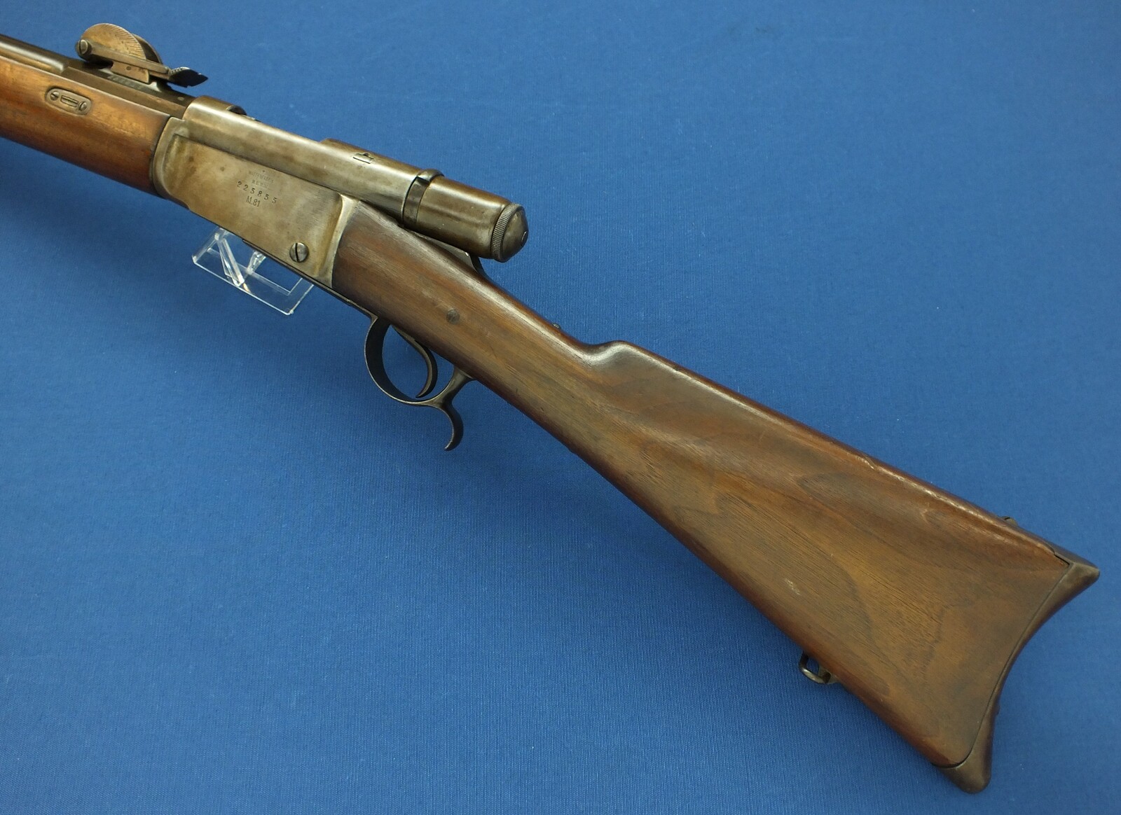 An antique Swiss Vetterli Rifle Model 1881. Caliber 10,4x38/Swiss .41 Rimfire. Length 132cm. In very good condition. Price 850 euro.