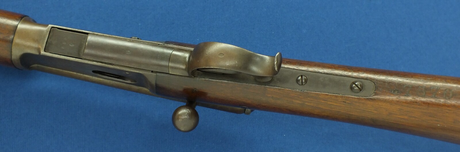 An antique Swiss Vetterli Rifle Model 1881. Caliber 10,4x38/Swiss .41 Rimfire. Length 132cm. In very good condition. Price 850 euro.