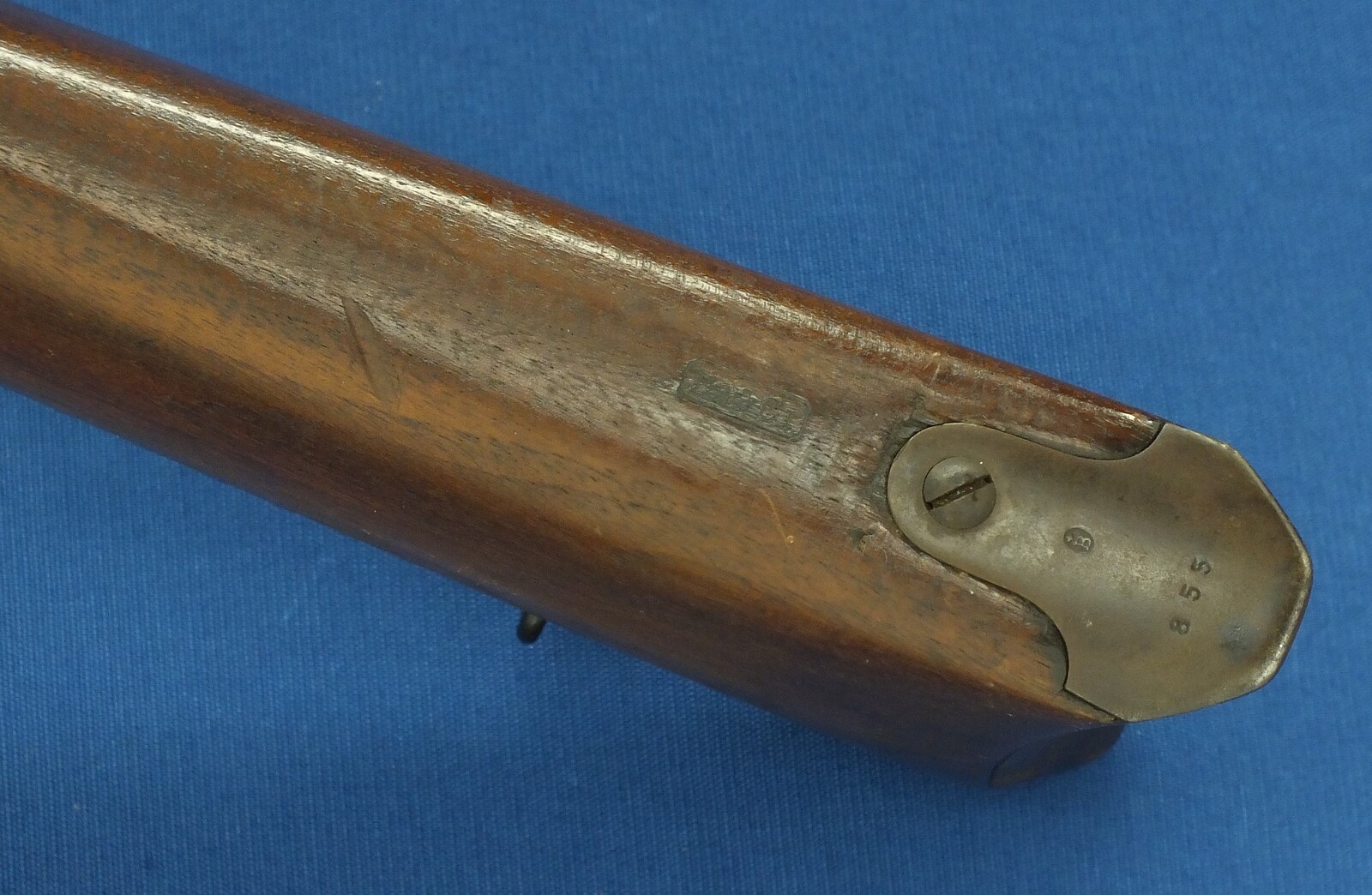 An antique Swiss Vetterli Rifle Model 1881. Caliber 10,4x38/Swiss .41 Rimfire. Length 132cm. In very good condition. Price 850 euro.