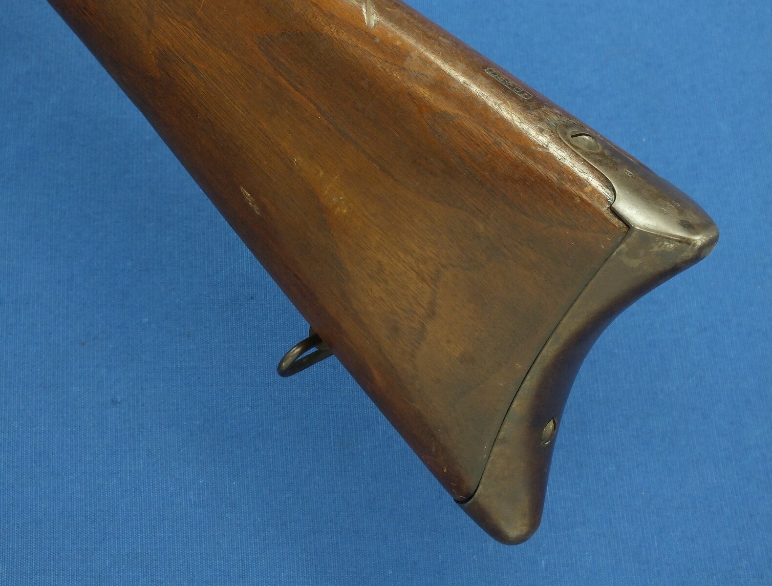 An antique Swiss Vetterli Rifle Model 1881. Caliber 10,4x38/Swiss .41 Rimfire. Length 132cm. In very good condition. Price 850 euro.