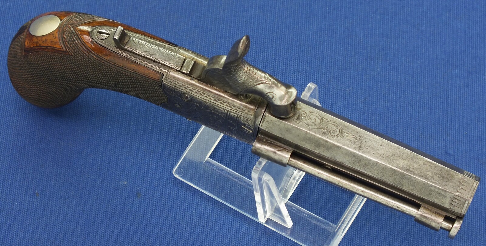 An English Percussion Wender pistol with thumbpiece safety catch by D.Mortimer London. Caliber 9,5mm. Length 19cm. In very good condition. Price 950 euro