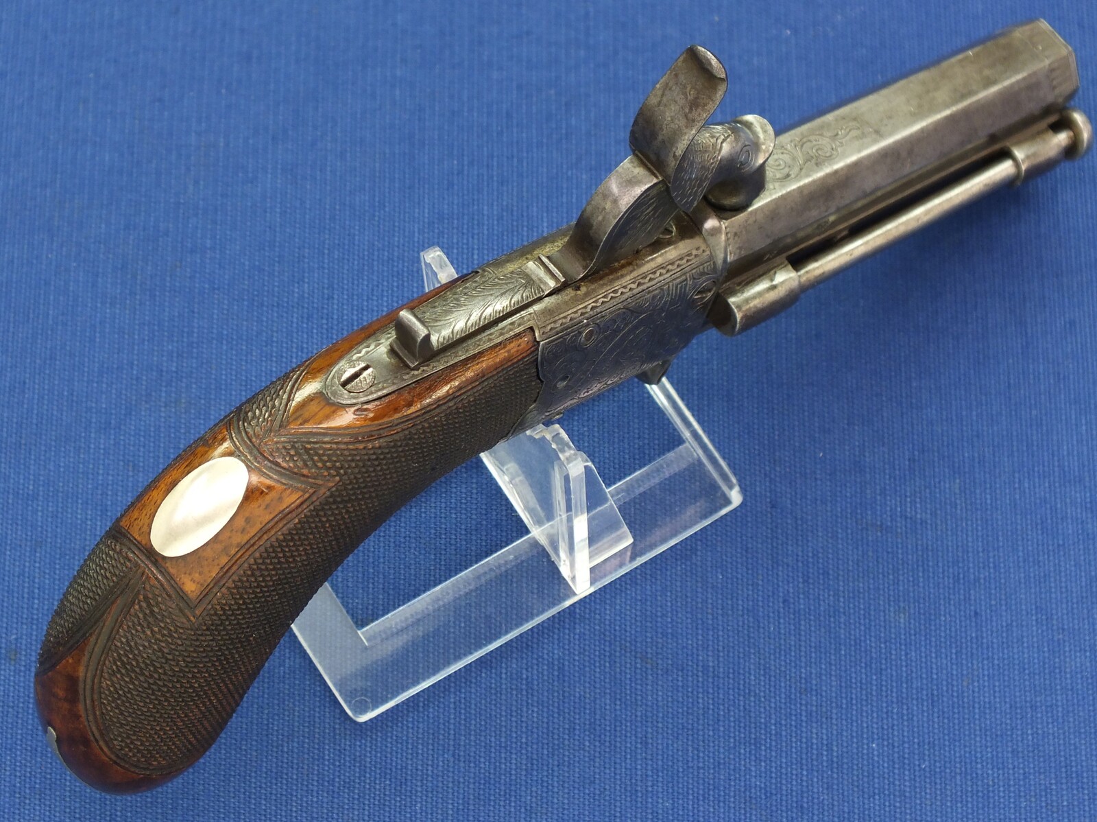 An English Percussion Wender pistol with thumbpiece safety catch by D.Mortimer London. Caliber 9,5mm. Length 19cm. In very good condition. Price 950 euro