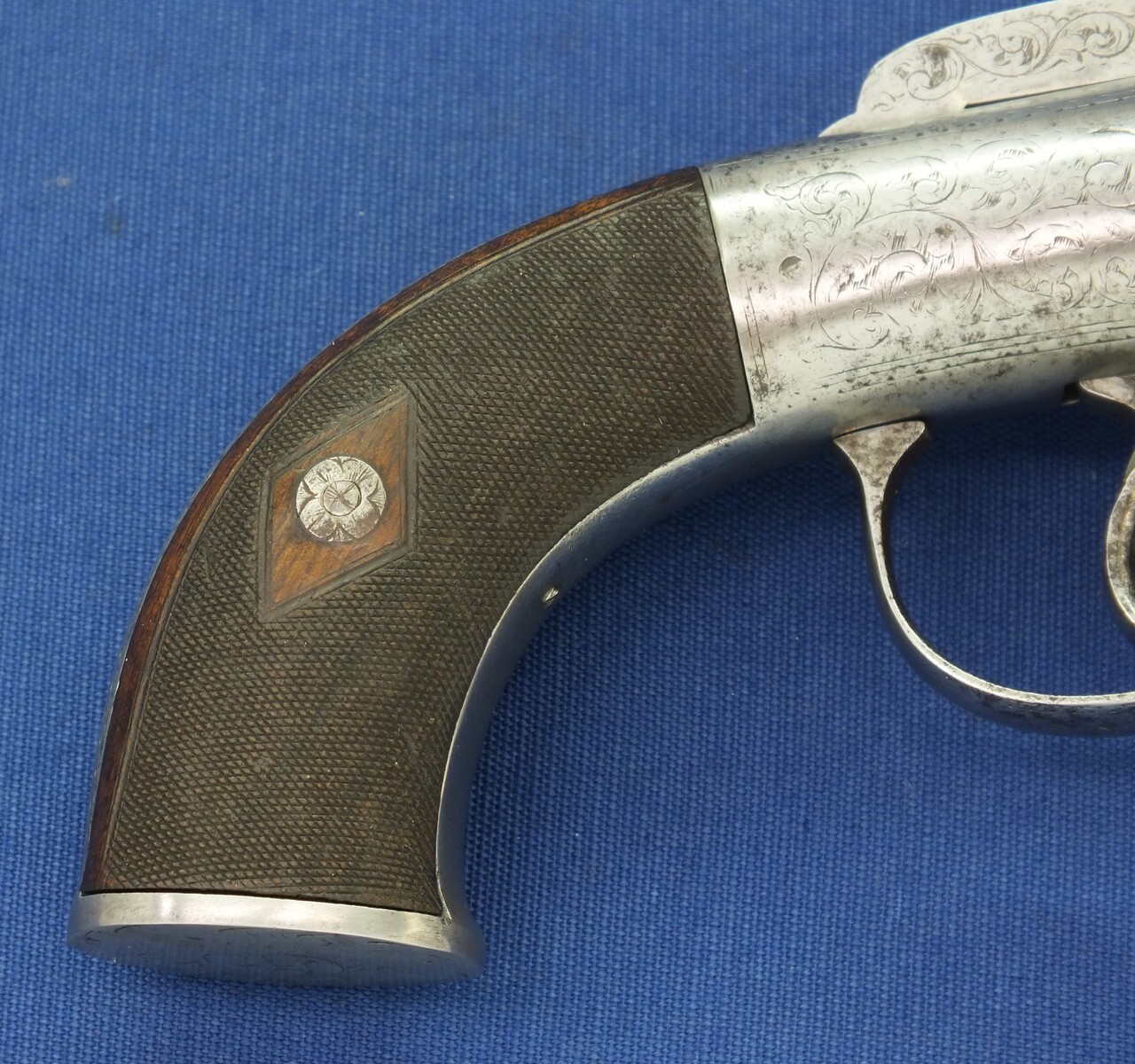 An English Transitional 6 shot double action Percussion Revolver. 6-3/4 inch octagonal barrel. Length 35cm. In good/very good condition. Price 795 euro.